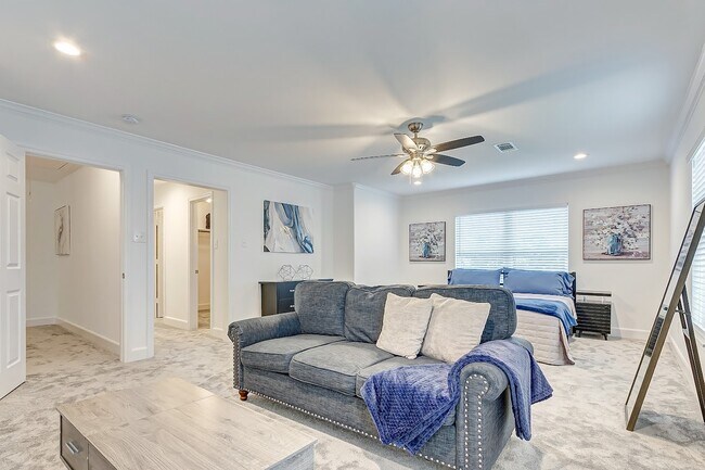 Building Photo - 14510 Sanour Dr