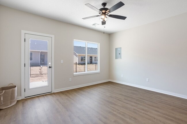 Building Photo - Fox Creek- Holly Plan