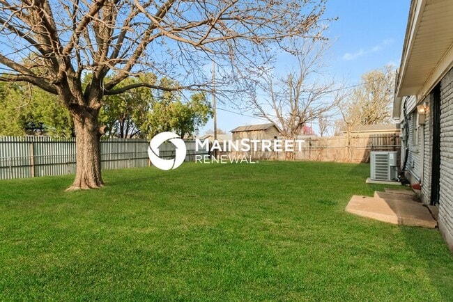 Building Photo - 3 Bedroom Pet-Friendly Home in Oklahoma City, OK with Main Street Renewal