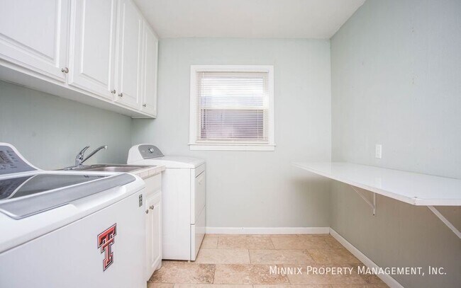 Building Photo - 6309 Nashville Dr