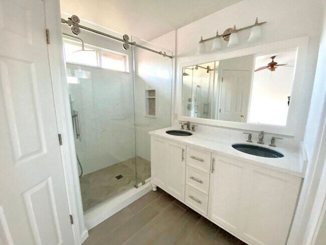 Building Photo - 67 Primrose Ct