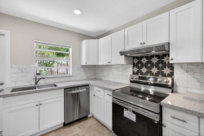 Building Photo - 9484 Sun Ct