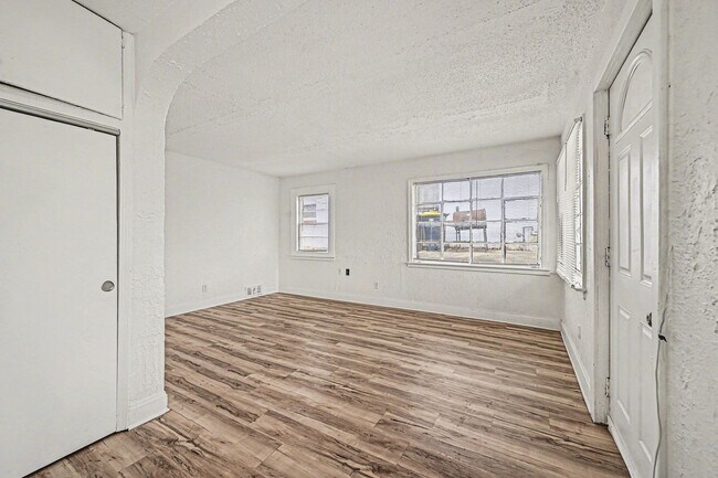 Building Photo - 4216 Cleveland Ave.