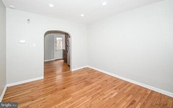Building Photo - 922 League St