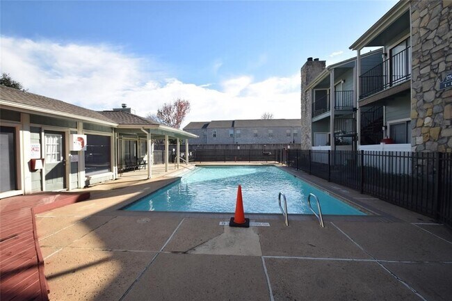 Building Photo - 3758 Tanglewilde St