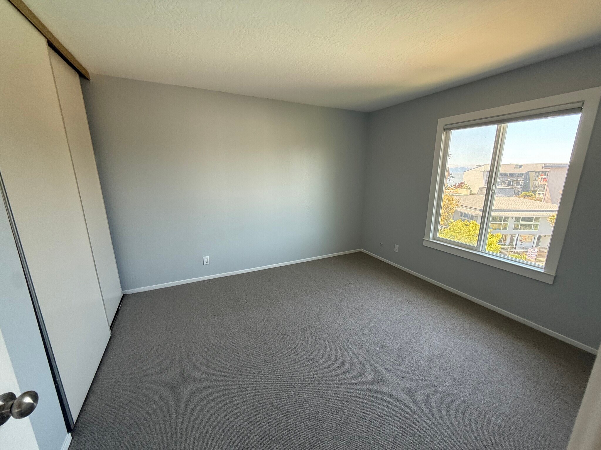Building Photo - 960 Shorepoint Ct