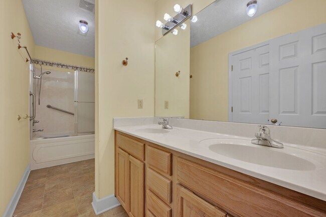 Building Photo - 7506 Sleepy Hollow Rd