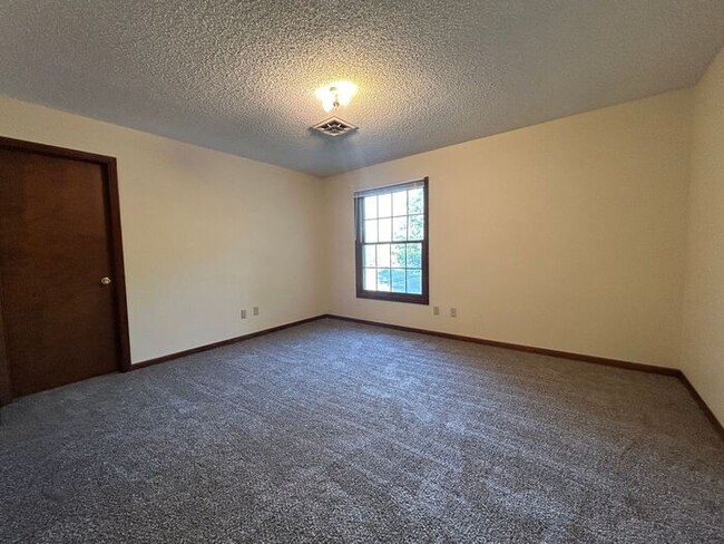 Building Photo - $1,750 | 2 Bedroom, 2.5 Bathroom Duplex | ...