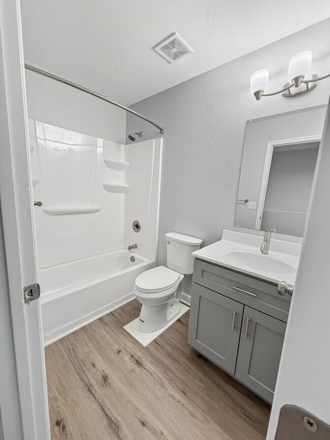 Building Photo - Town Home