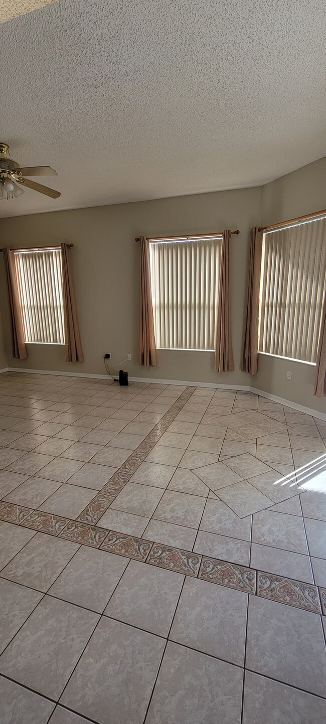 Building Photo - 2519 Tansboro Dr