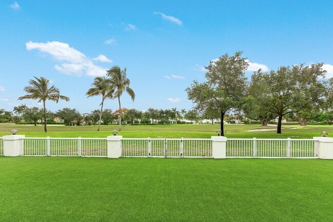 Building Photo - 1356 Thatch Palm Dr