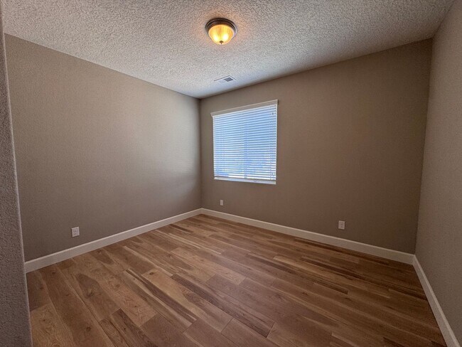 Building Photo - 1504 Barbaro Dr SE