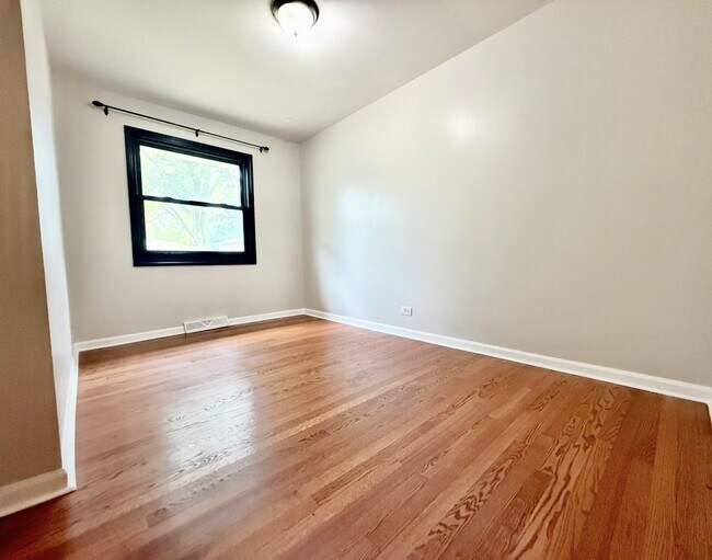 Building Photo - 307 S Pierce Ave