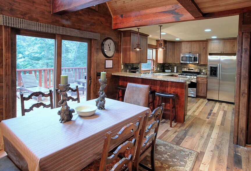 Building Photo - 8033 Woodpecker Way