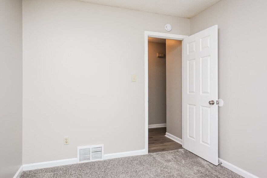 Building Photo - 4295 Rosswood Dr