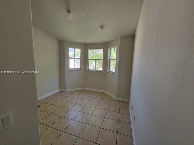 Building Photo - 2900 SE 17th Ave