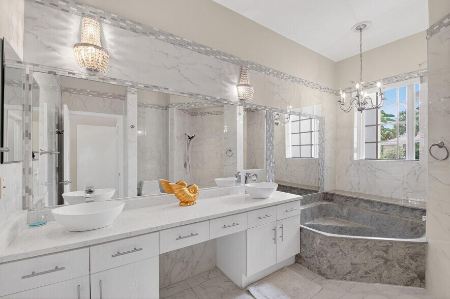 Building Photo - 4465 Barclay Fair Way