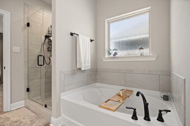 Building Photo - 212 Blaze Blvd