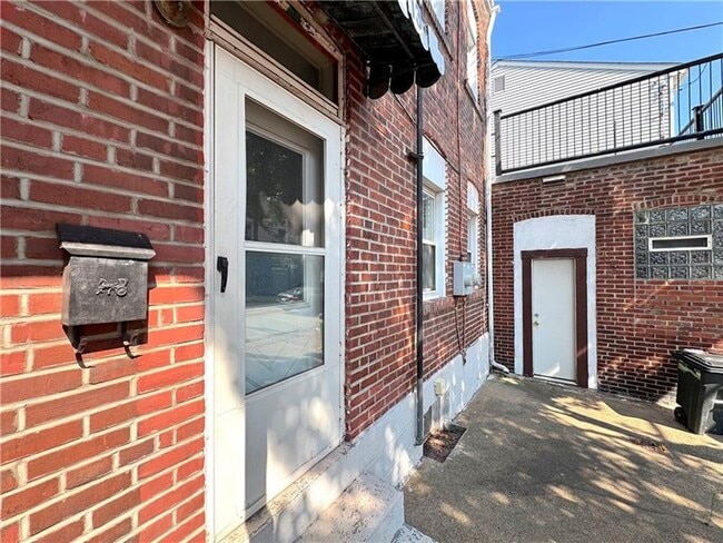 Building Photo - 30 S 13th St