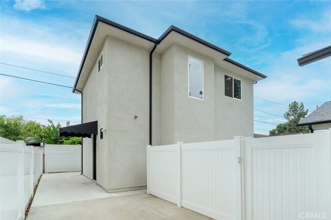 Building Photo - 9035 Rathburn Ave