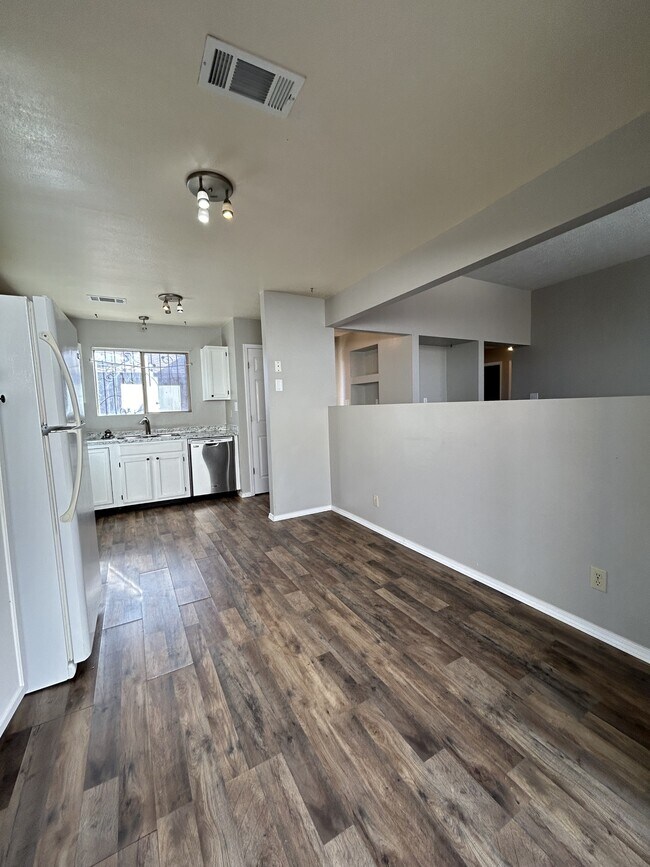 Building Photo - 1464 Lil Ave NE