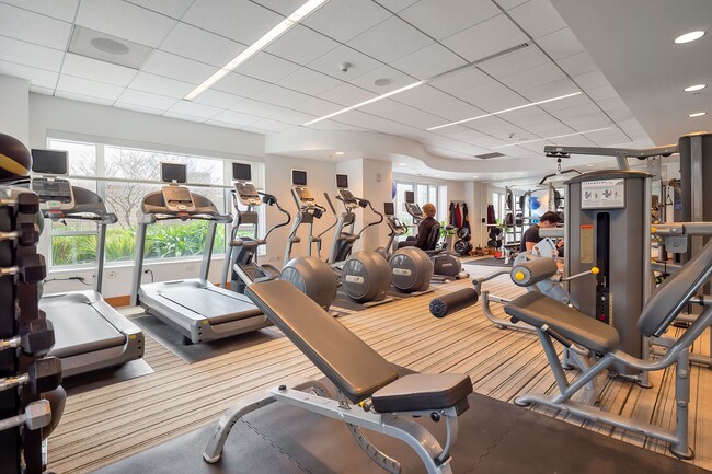 Building Photo - 1160 Mission St