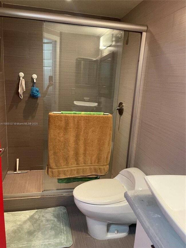 Building Photo - 2541 Centergate Dr