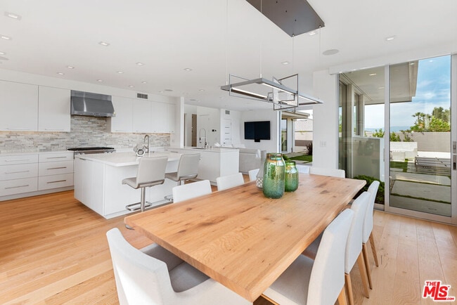 Building Photo - 3642 Beverly Ridge Dr