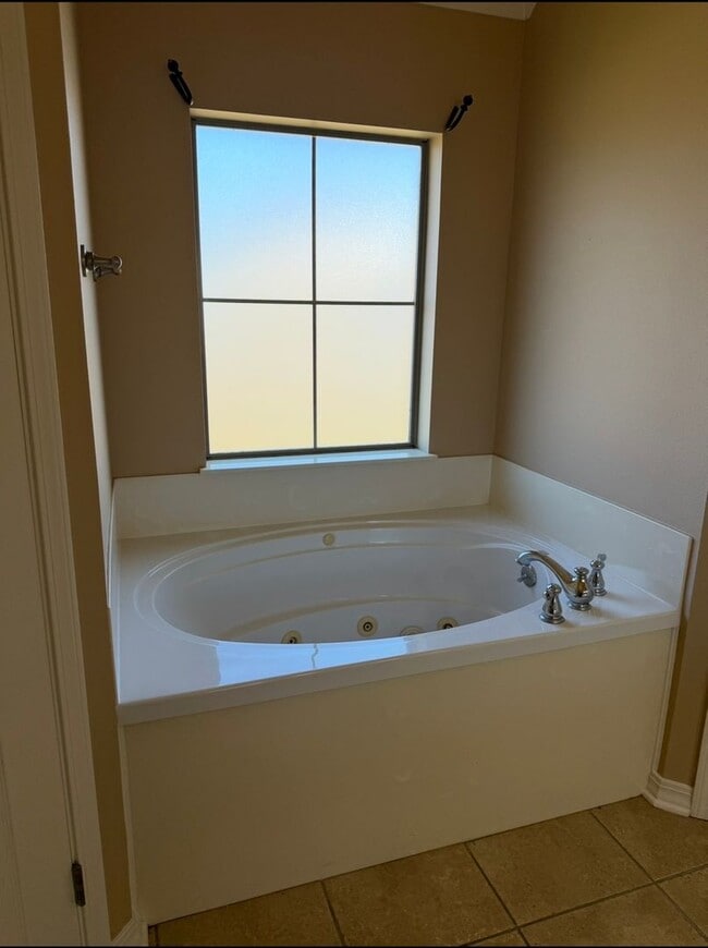 Building Photo - Lovely Home for Lease in Plantation Trace Garden Homes - Bossier City, LA 71112