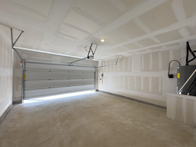 Building Photo - 203 Heritage Grv