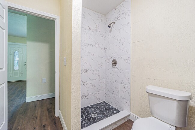 Building Photo - 505 E Virginia Ave