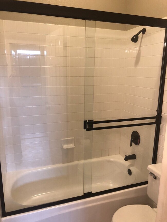 Building Photo - Amazing Single Story Home Located in Rosev...