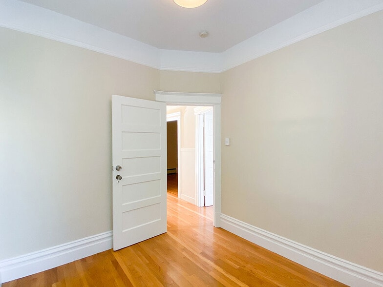 Building Photo - 527 Union St