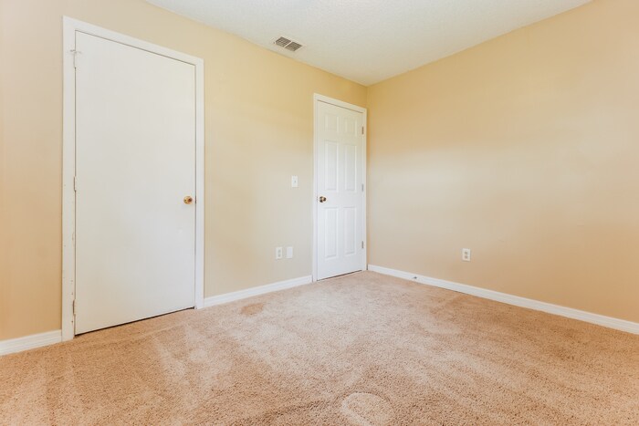 Building Photo - 39643 Meadowood Loop