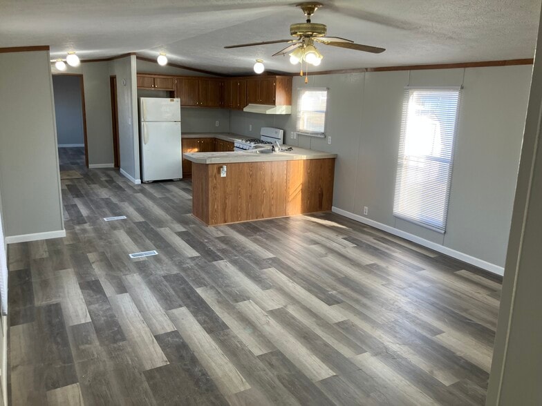 Building Photo - 200 N 28th St