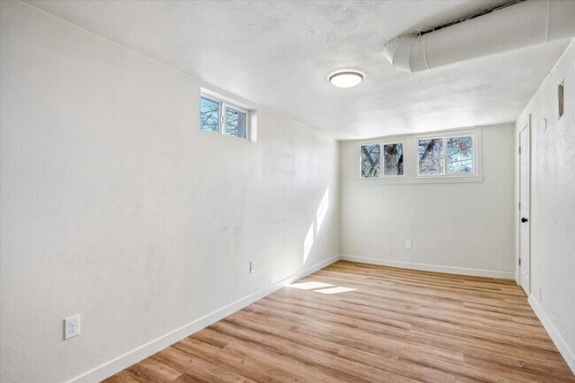 Building Photo - Remodeled house in Barnum