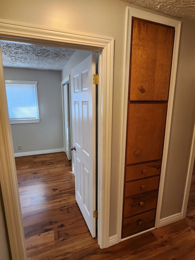 Building Photo - 318 W Feather Pl