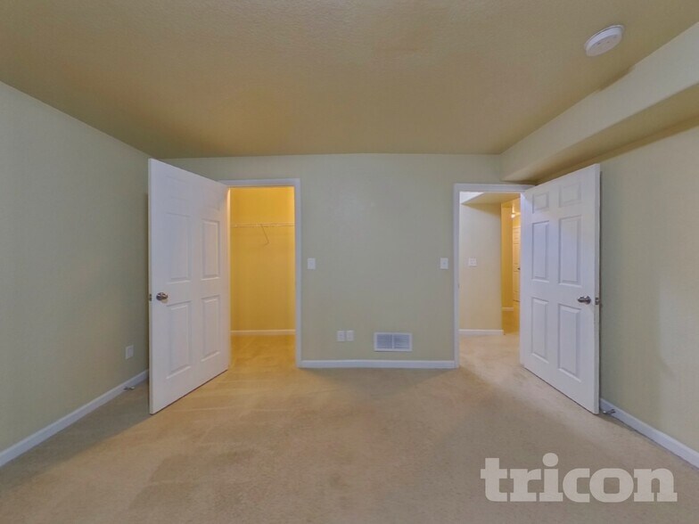 Building Photo - 8378 Hardwood Cir