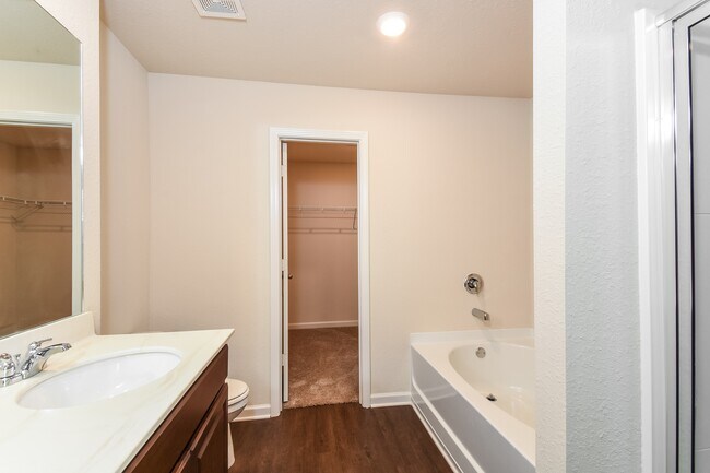 Building Photo - 132 Innis Brk Cir