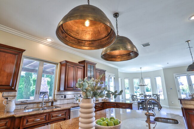 Building Photo - 39520 Colleen Way