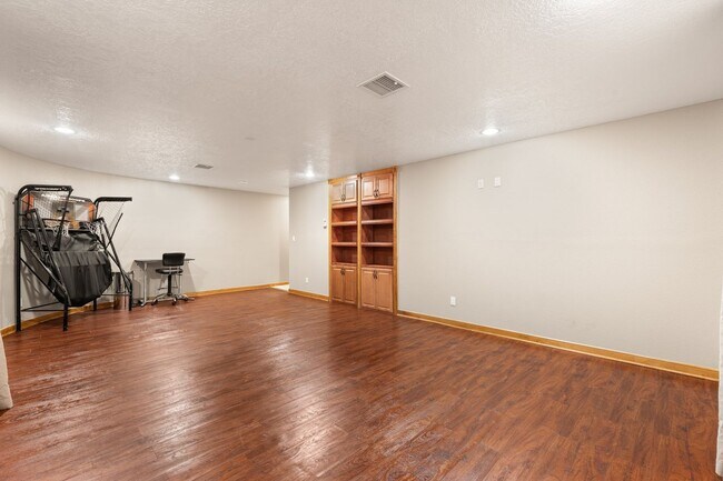 Building Photo - Rio Rancho Gem - Stunning 4-Bedroom Home –...