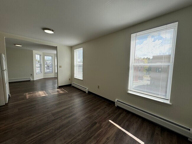 Building Photo - 4 Martin St