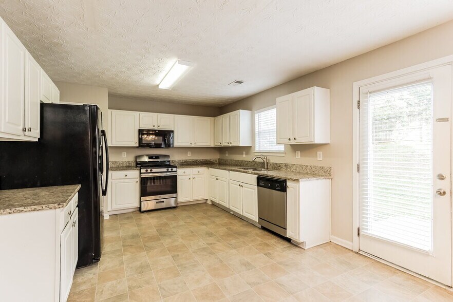 Building Photo - 1110 Ivey Ln