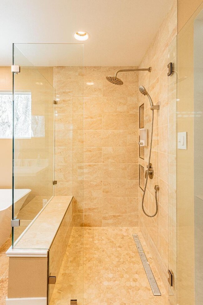 Building Photo - 444 Sierra Dr SE