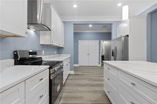 Building Photo - 325 Holderness St SW