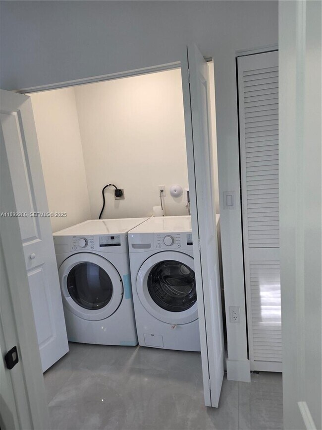 Building Photo - 1402 NW 1st St