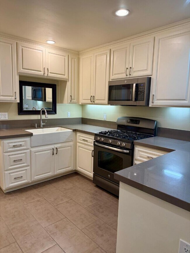 Building Photo - 4169-4171 Illinois St. - Unit A