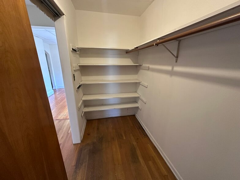 Building Photo - 116 Orient Way