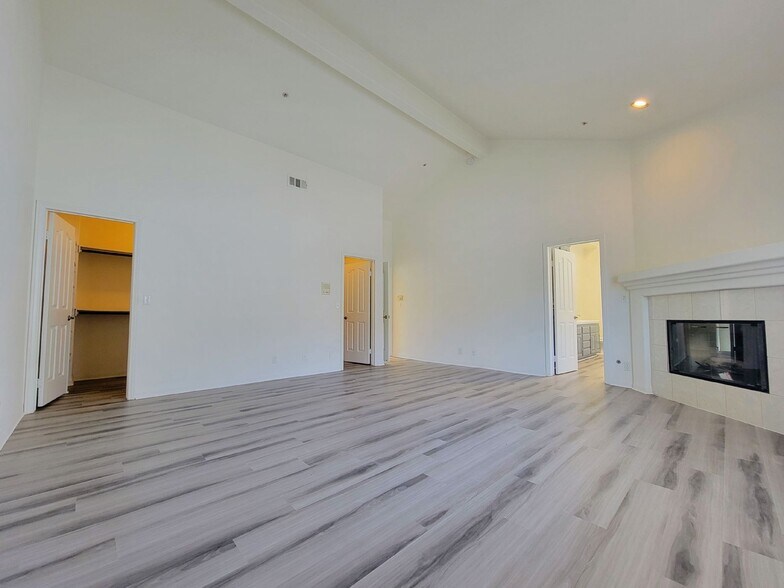 Building Photo - 1600 Perkins Ln