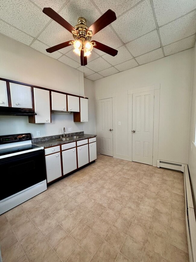 Building Photo - 202 E Main St